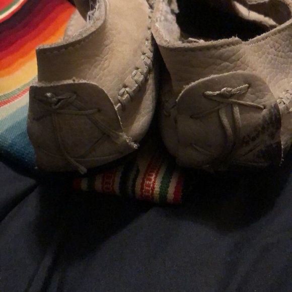 Boho Vintage moccasins hand stitched - Picture 4 of 9